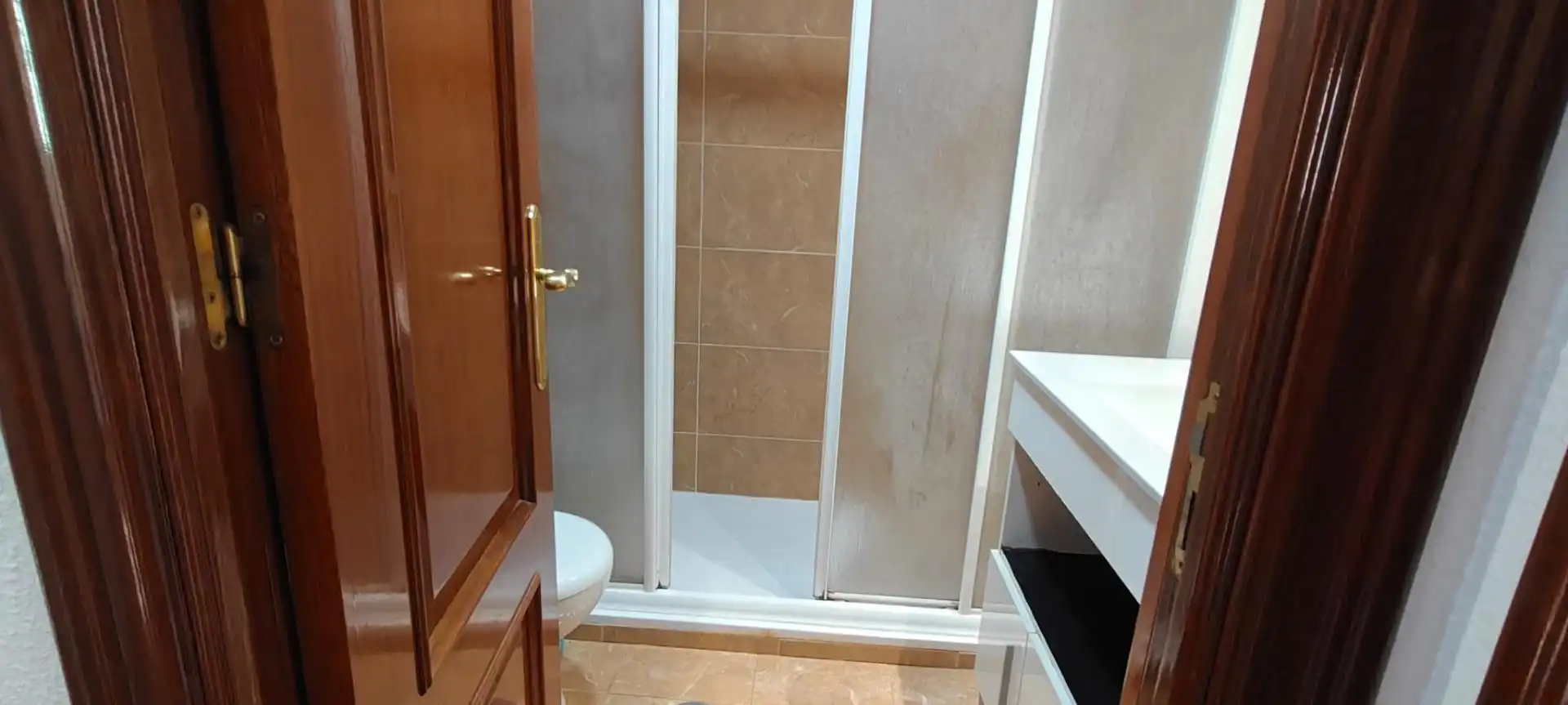 Bany de Pis de lloguer en Granada amb Aire condicionat, Moblat i Balcó