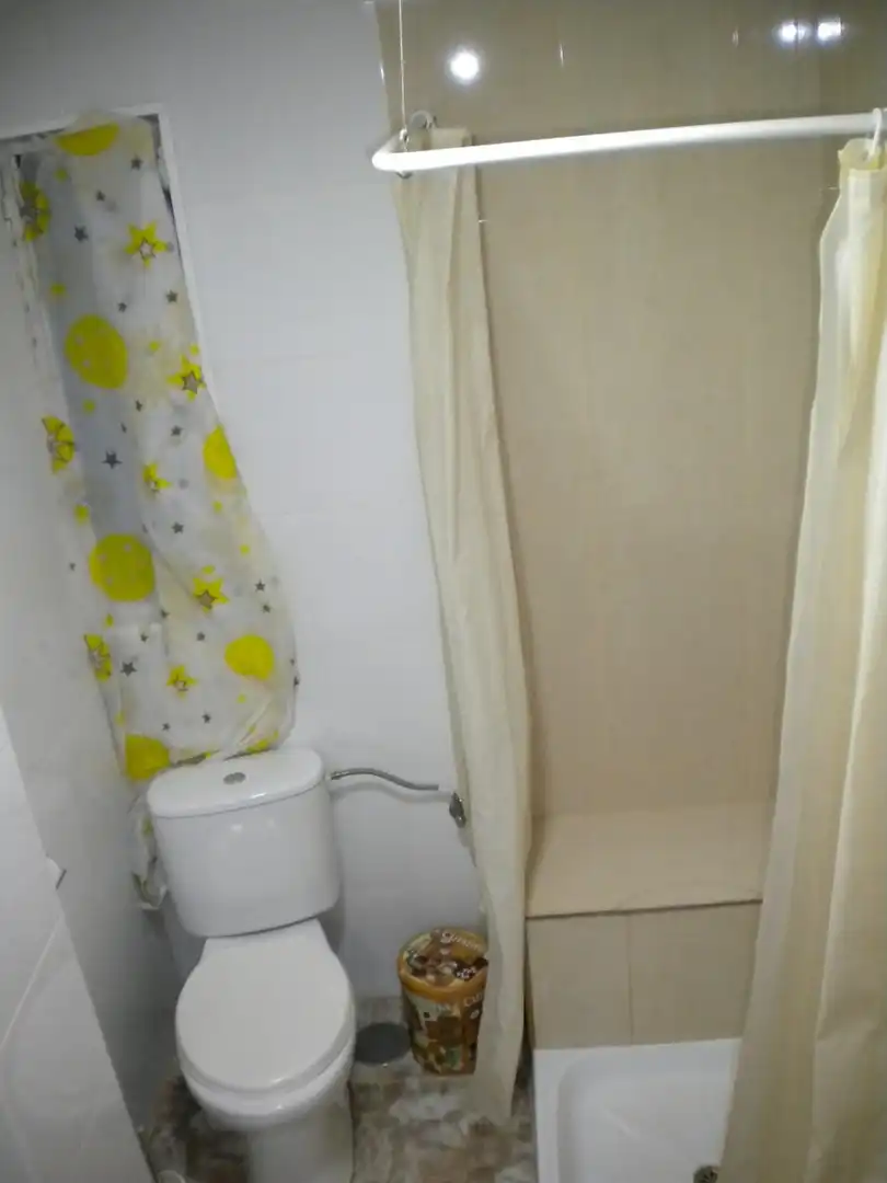 Bathroom of Flat for rent in Granada  with Heating, Terrace and Furnished