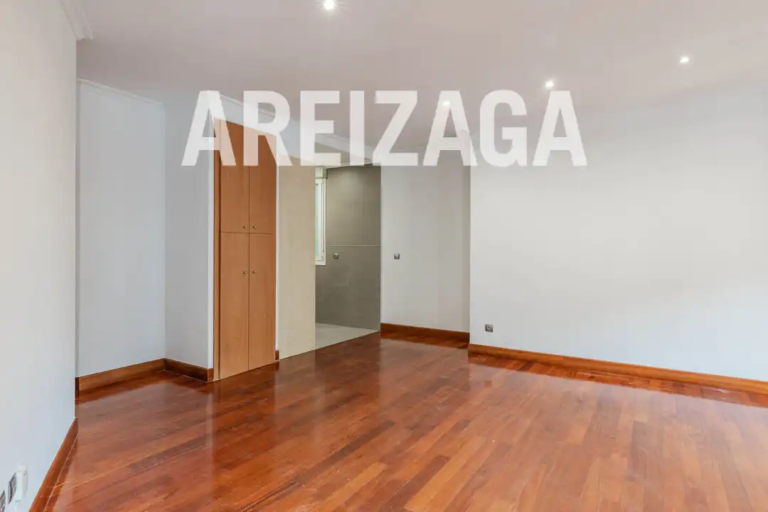 Flat for sale in Donostia - San Sebastián   with Heating and Balcony