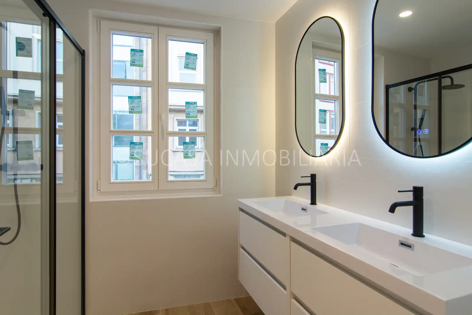 Bathroom of Flat for sale in A Coruña Capital   with Heating, Oven and Microwave