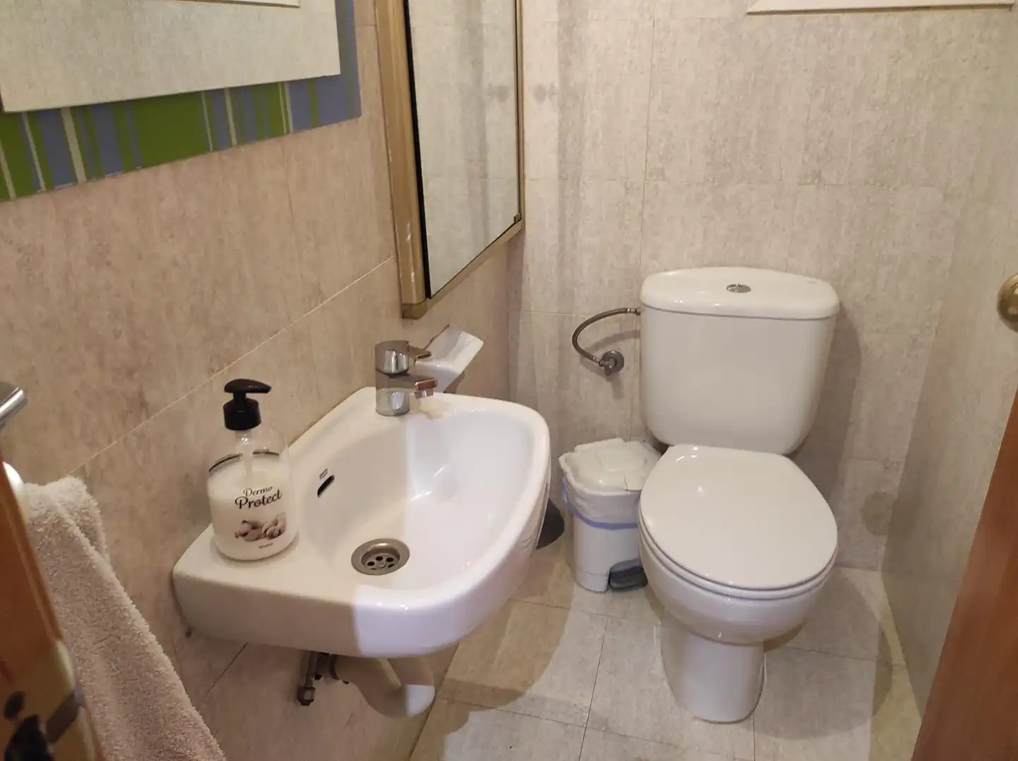 Bathroom of Ground floor for sale in Esplugues de Llobregat  with Air Conditioner, Heating and Parquet flooring