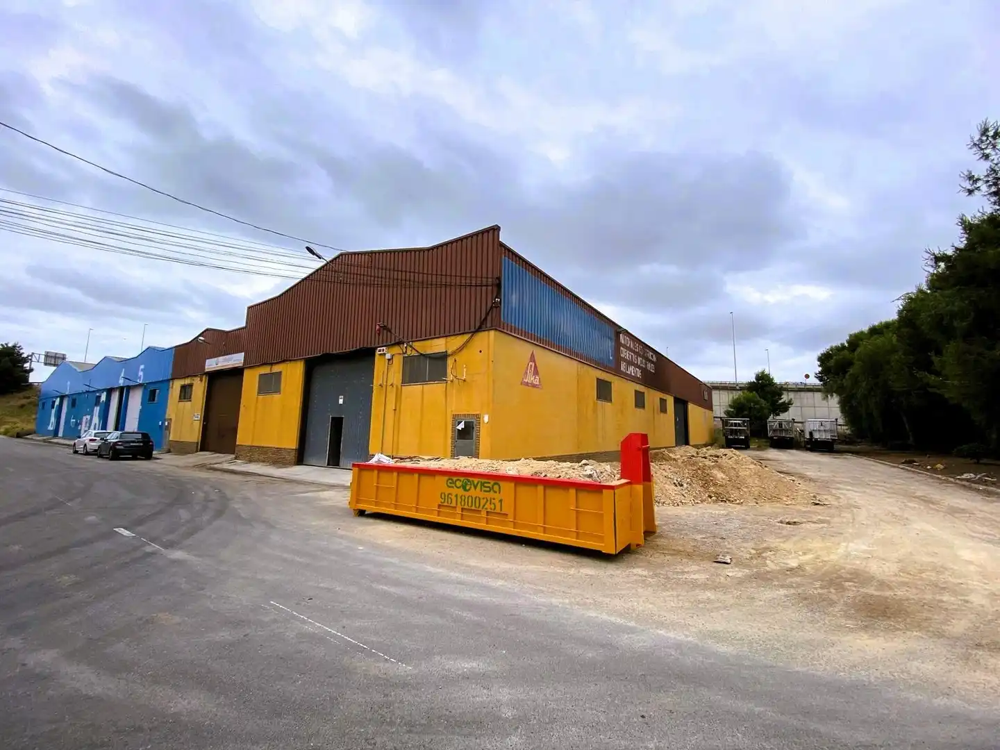 Exterior view of Industrial buildings for rent in Beniparrell