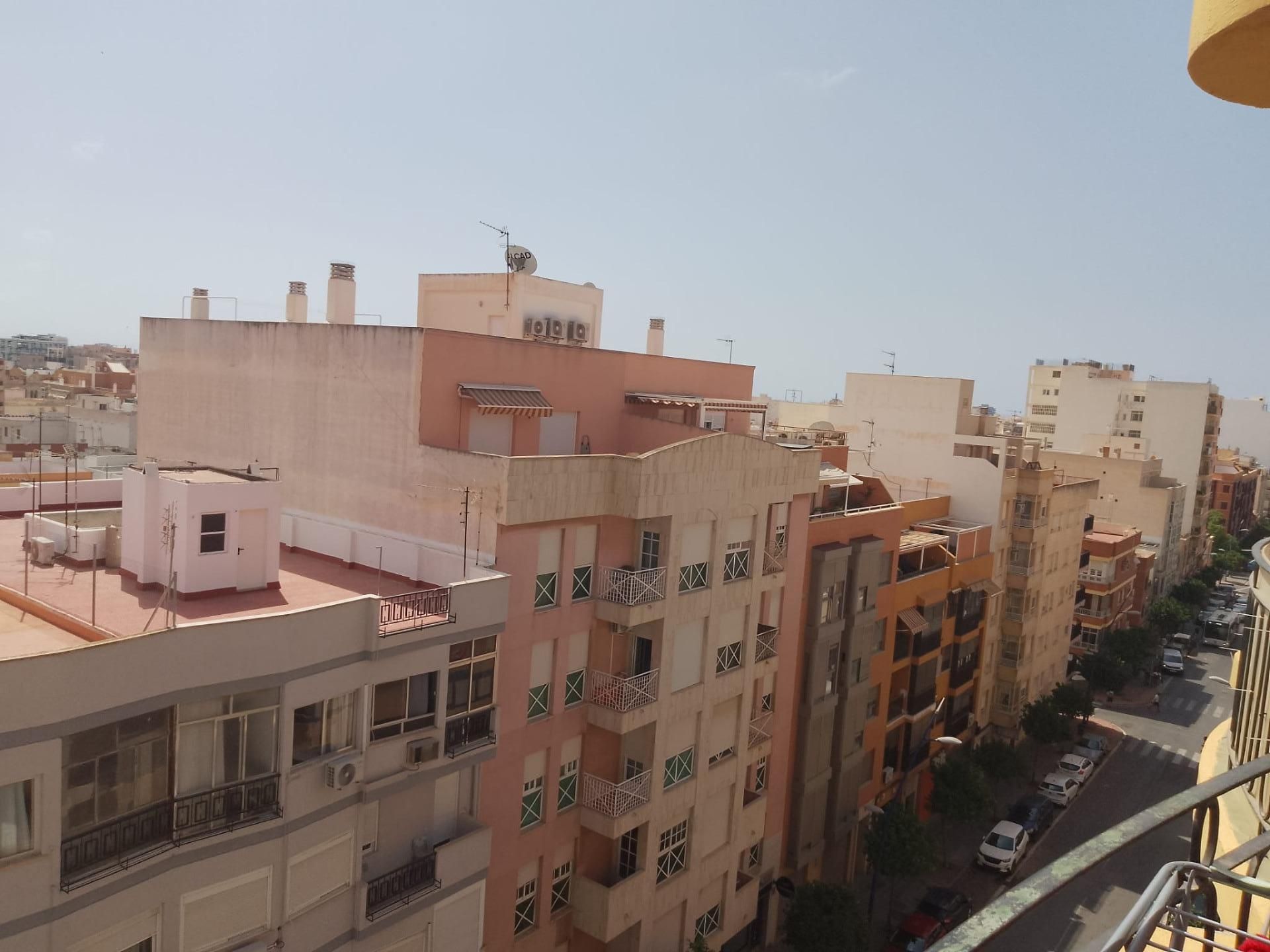 Vista exterior de Pis en venda en  Almería Capital amb Aire condicionat, Terrassa i Balcó