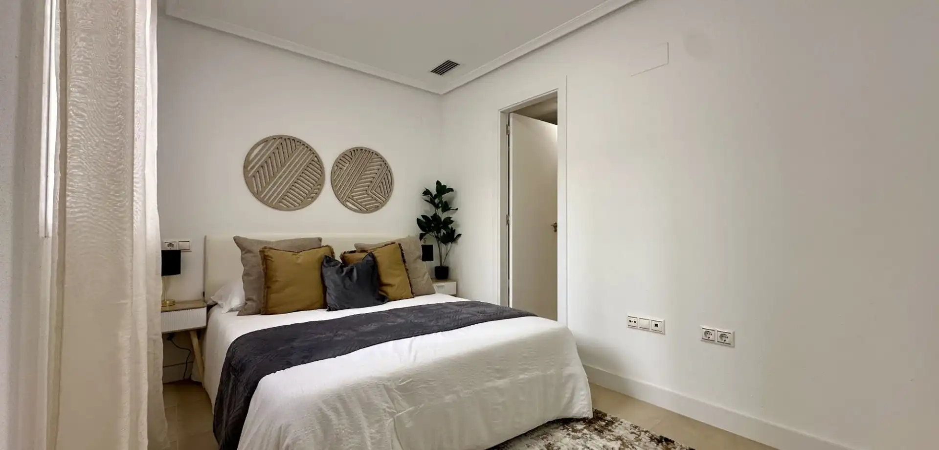 Dormitori de Apartament en venda en Torrevieja amb Aire condicionat, Terrassa i Moblat