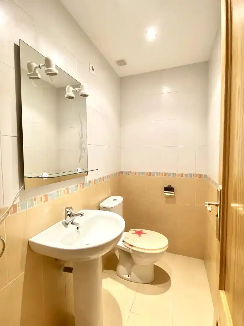 Badezimmer von Wohnung zum Verkauf in Atarfe mit Balkon