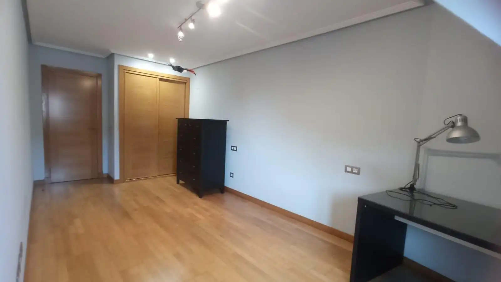 Ático de alquiler en Oviedo  con Calefacción, Terraza y Trastero