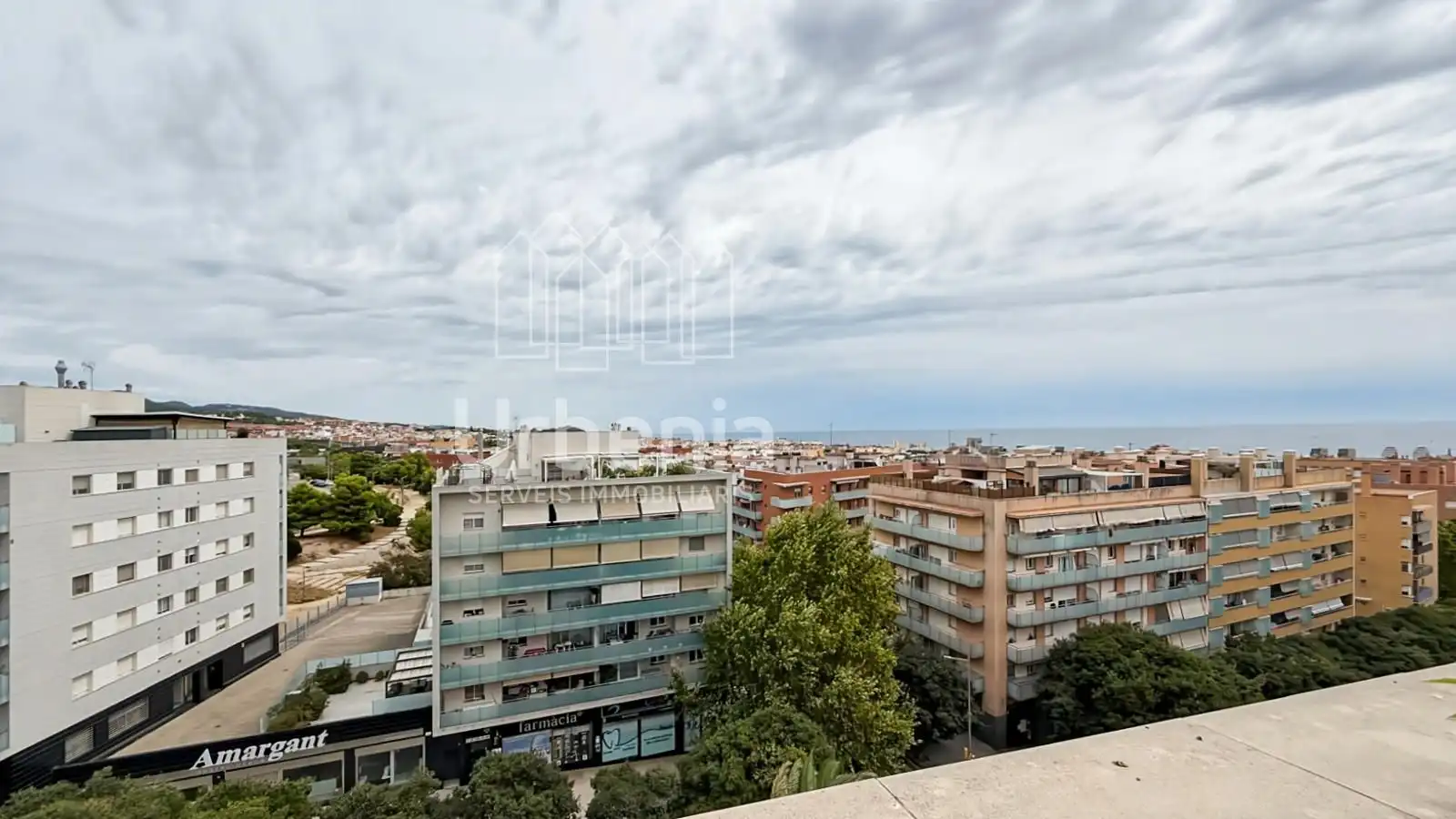 Vista exterior de Dúplex en venda en Mataró amb Aire condicionat, Calefacció i Terrassa