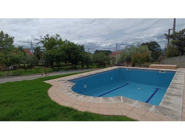 Casa amb piscina en venda a San Cibrao das Viñas