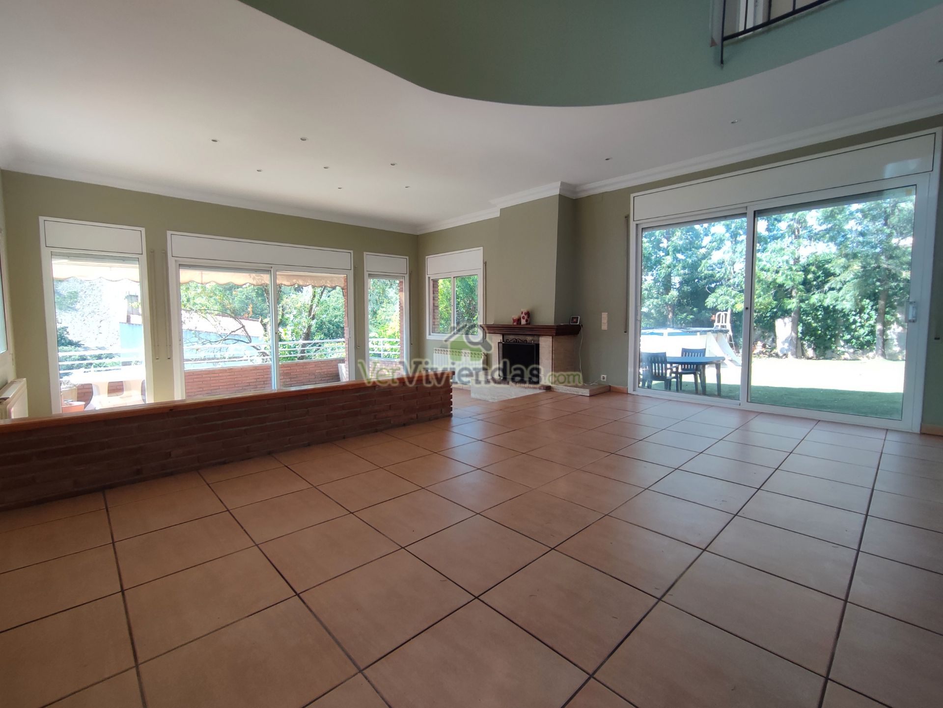 Sala de estar de Casa o chalet en venta en Cervelló con Aire acondicionado, Calefacción y Jardín privado