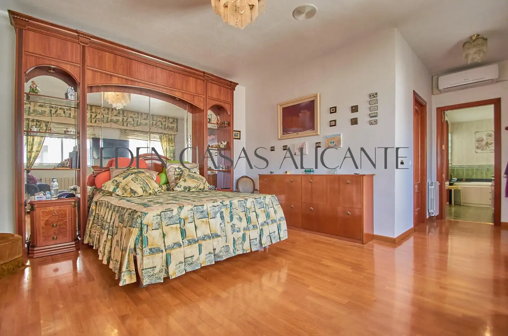 Dormitori de Casa adosada en venda en San Vicente del Raspeig / Sant Vicent del Raspeig amb Aire condicionat, Jardí privat i Parquet