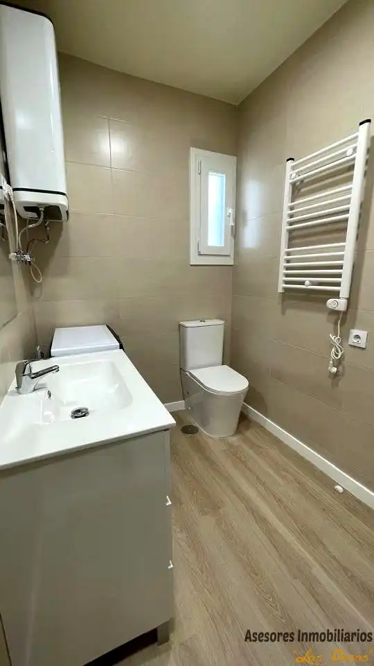 Badezimmer von Wohnung zum Verkauf in Madrid mit Klimaanlage und Heizung