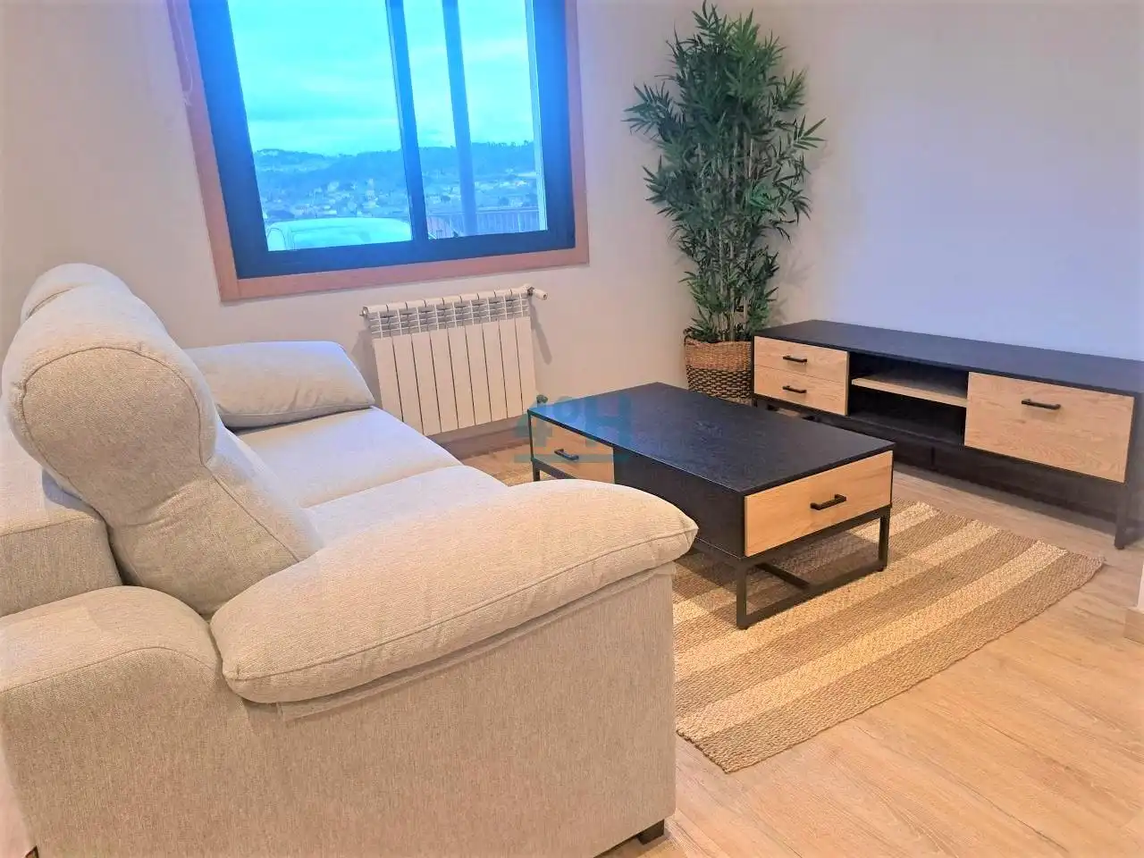 Sala d'estar de Estudi de lloguer en San Cibrao das Viñas amb Calefacció i Moblat