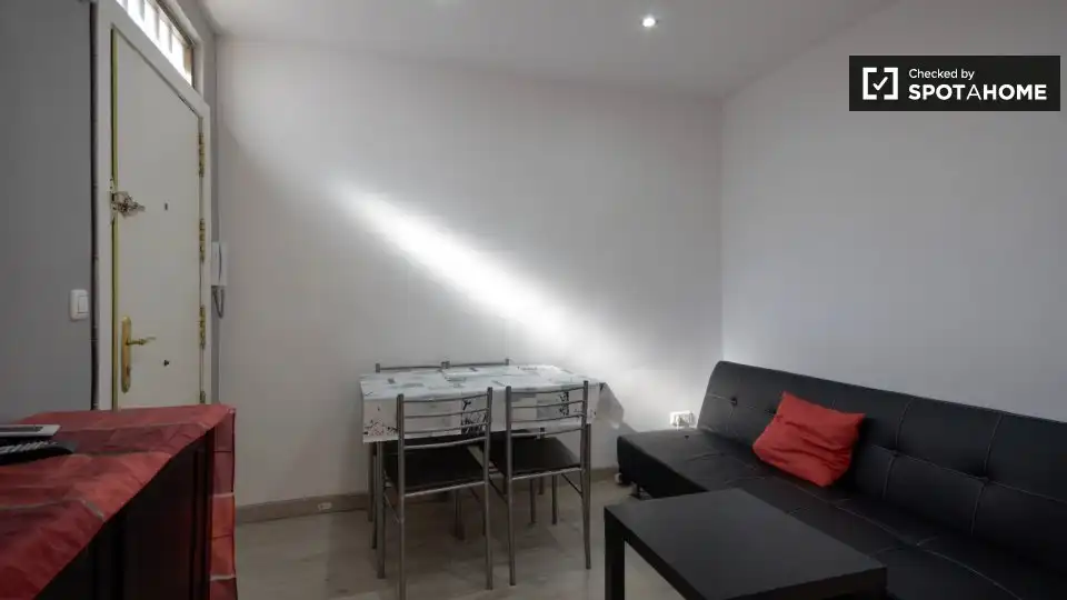 Living room of Flat for rent in Madrid  with Air Conditioner, Heating and Furnished