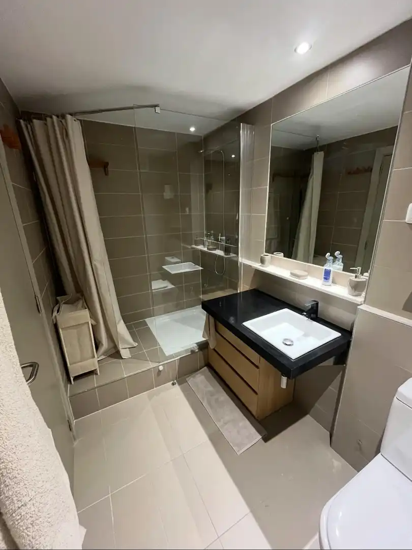 Badezimmer von Wohnung zur Miete in Alcobendas mit Klimaanlage, Heizung und Privatgarten