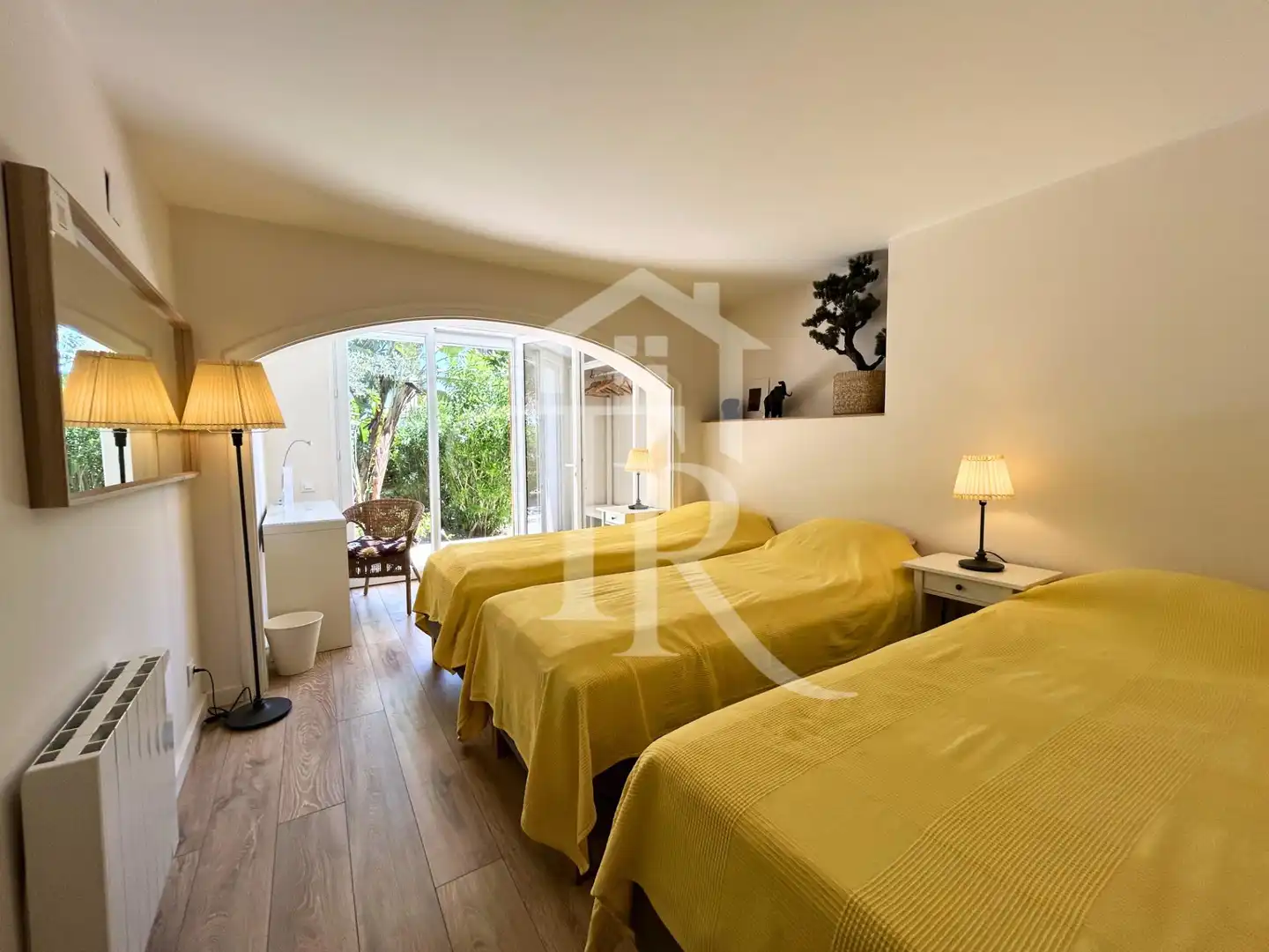 Habitación de Casa o chalet en venta en Roda de Berà con Aire acondicionado, Calefacción y Jardín privado