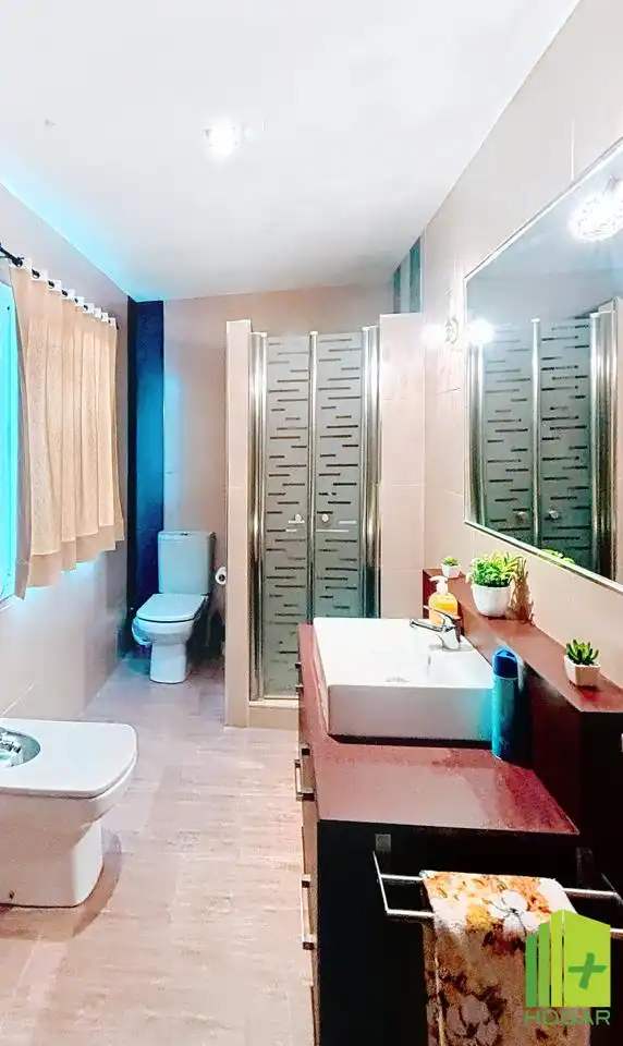 Baño de Casa adosada en venta en Jaén con Aire acondicionado, Terraza y Balcón