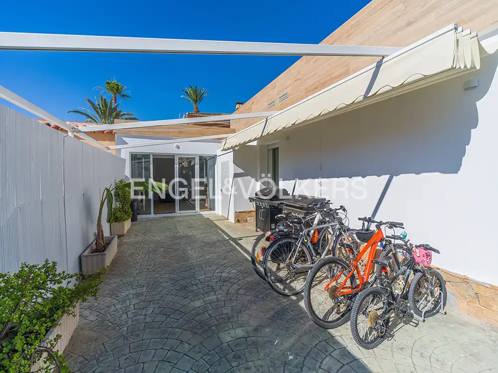 Vista exterior de Casa o chalet en venta en Sant Joan d'Alacant con Aire acondicionado, Calefacción y Jardín privado