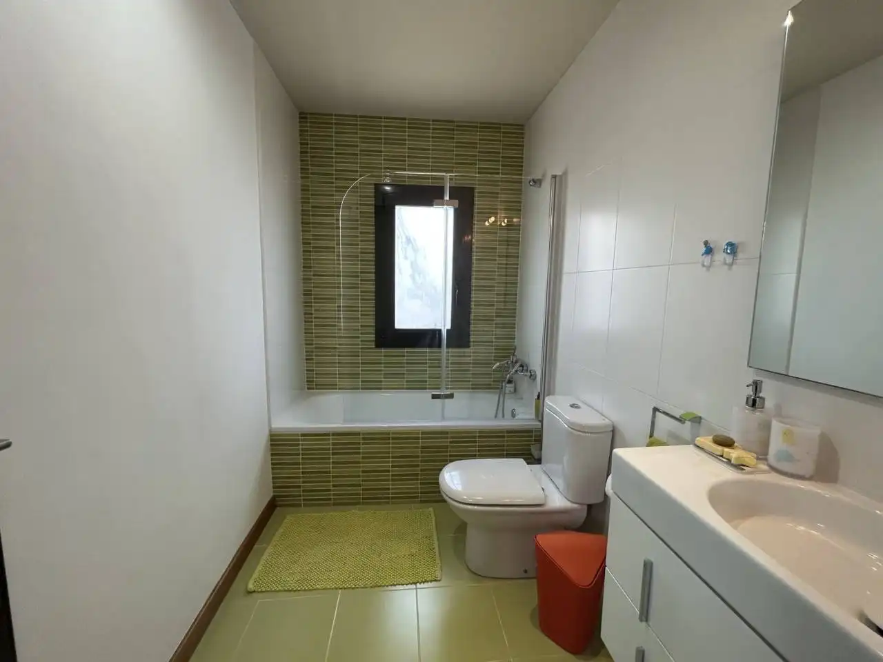 Bany de Casa o xalet en venda en Cubelles amb Aire condicionat, Calefacció i Jardí privat