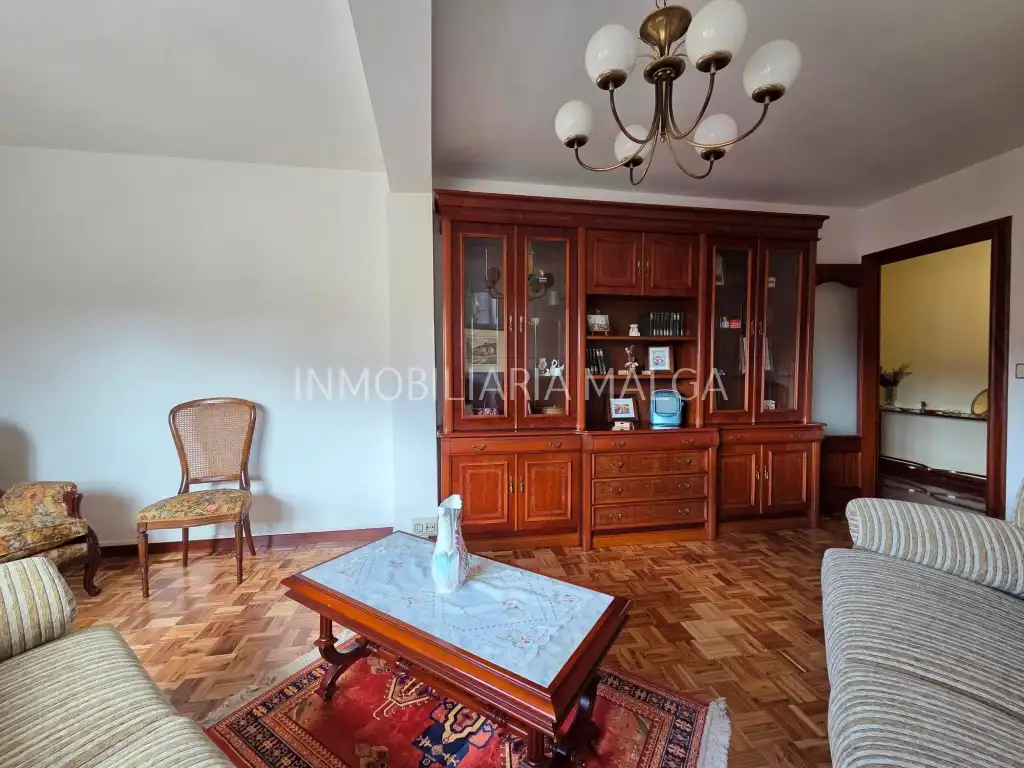 Sala de estar de Piso en venta en Colunga con Parquet y Amueblado