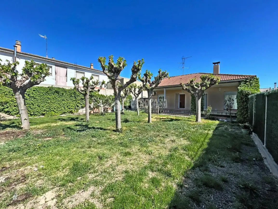 Jardín de Casa o chalet en venta en Osera de Ebro con Calefacción y Jardín privado