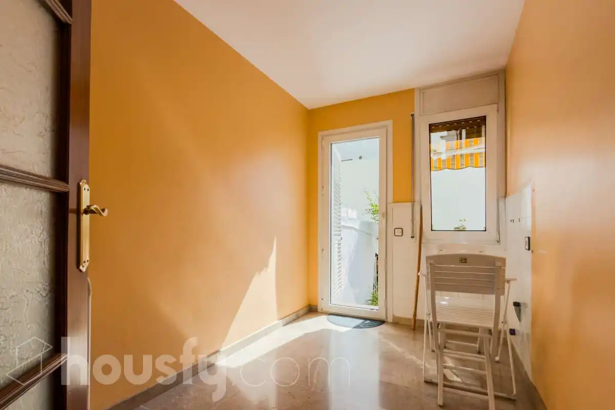 Exterior view of Houses for sale in Santa Coloma de Gramenet  with Air Conditioner, Heating and Private garden