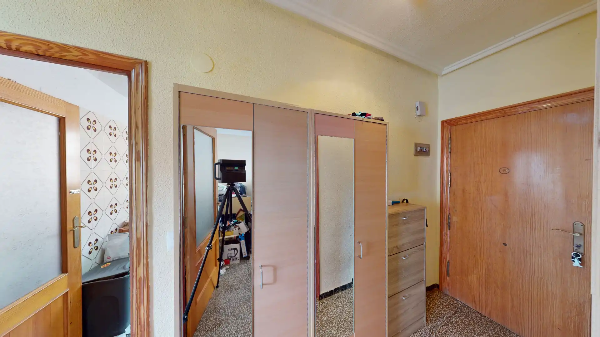 Dormitori de Casa adosada en venda en Algueña amb Calefacció, Terrassa i Moblat