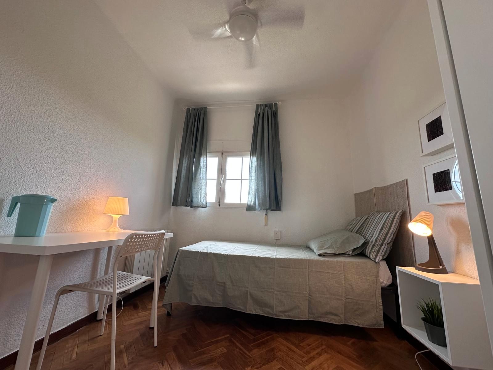 Dormitori de Pis de lloguer en  Madrid Capital amb Aire condicionat, Calefacció i Moblat