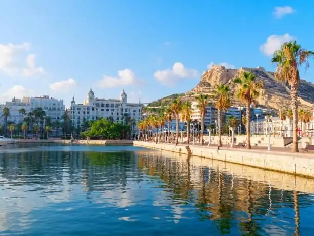 Vista exterior de Àtic en venda en Alicante / Alacant amb Terrassa, Balcó i Piscina comunitària