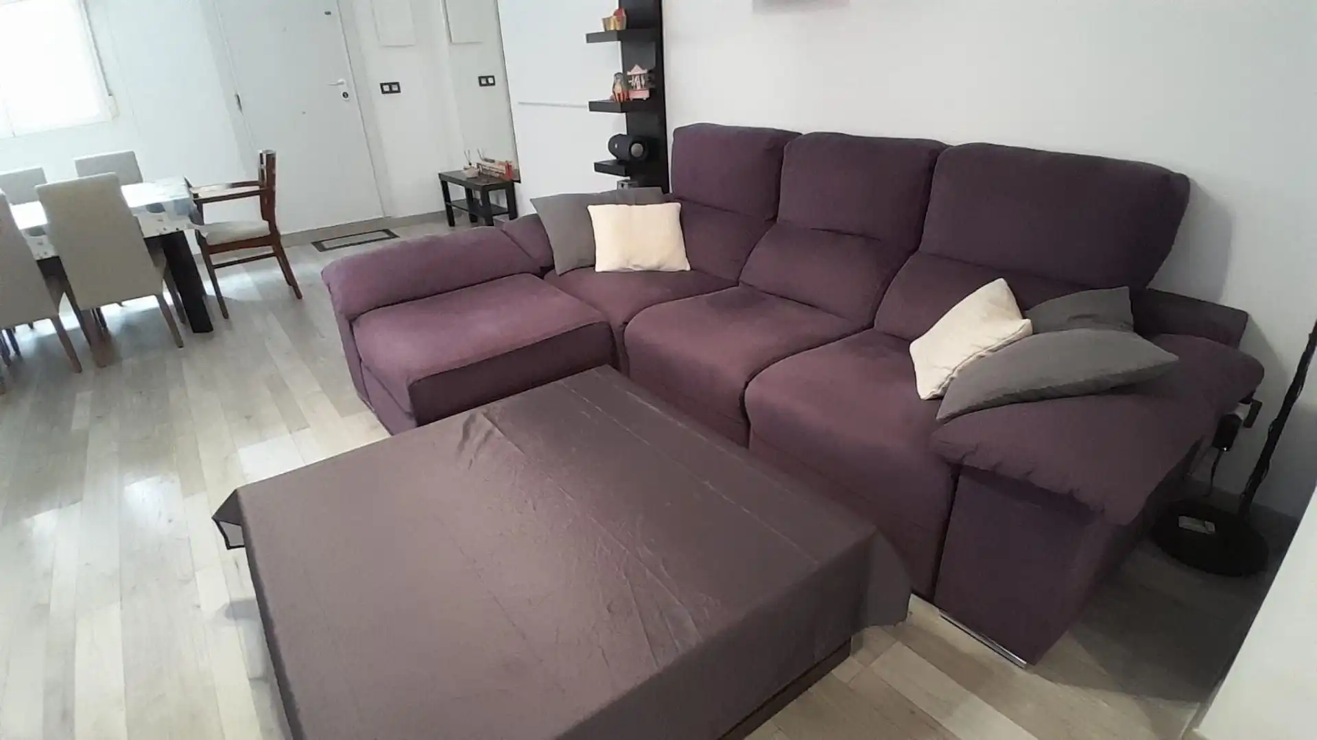Sala d'estar de Casa o xalet en venda en Yecla amb Aire condicionat i Moblat
