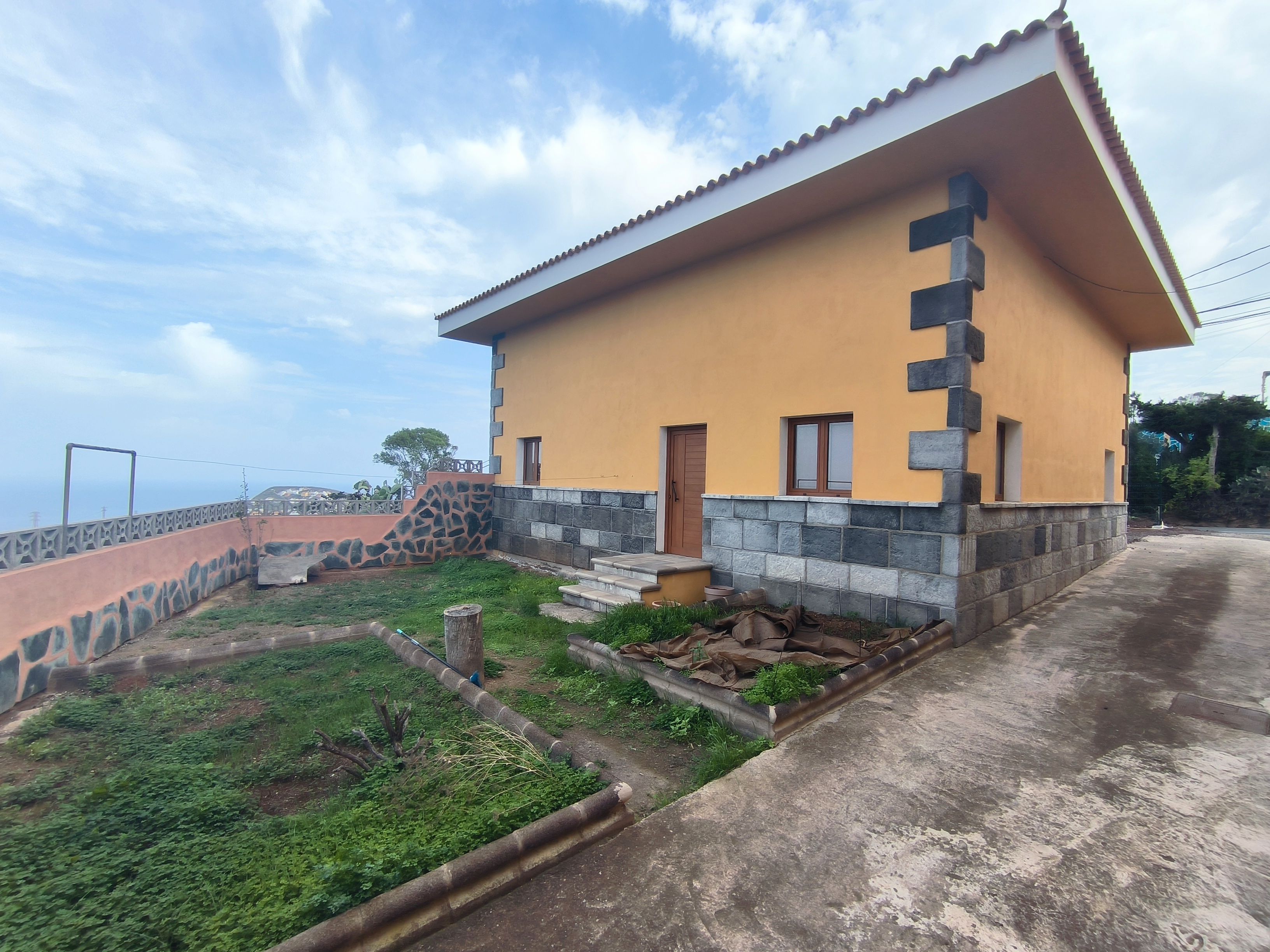 Vista exterior de Casa o xalet en venda en Santa María de Guía de Gran Canaria amb Jardí privat i Terrassa