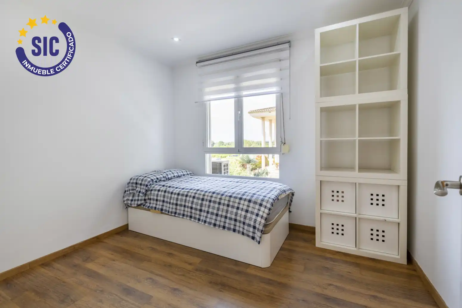 Habitación de Casa adosada en venta en El Puig de Santa Maria con Aire acondicionado, Calefacción y Jardín privado