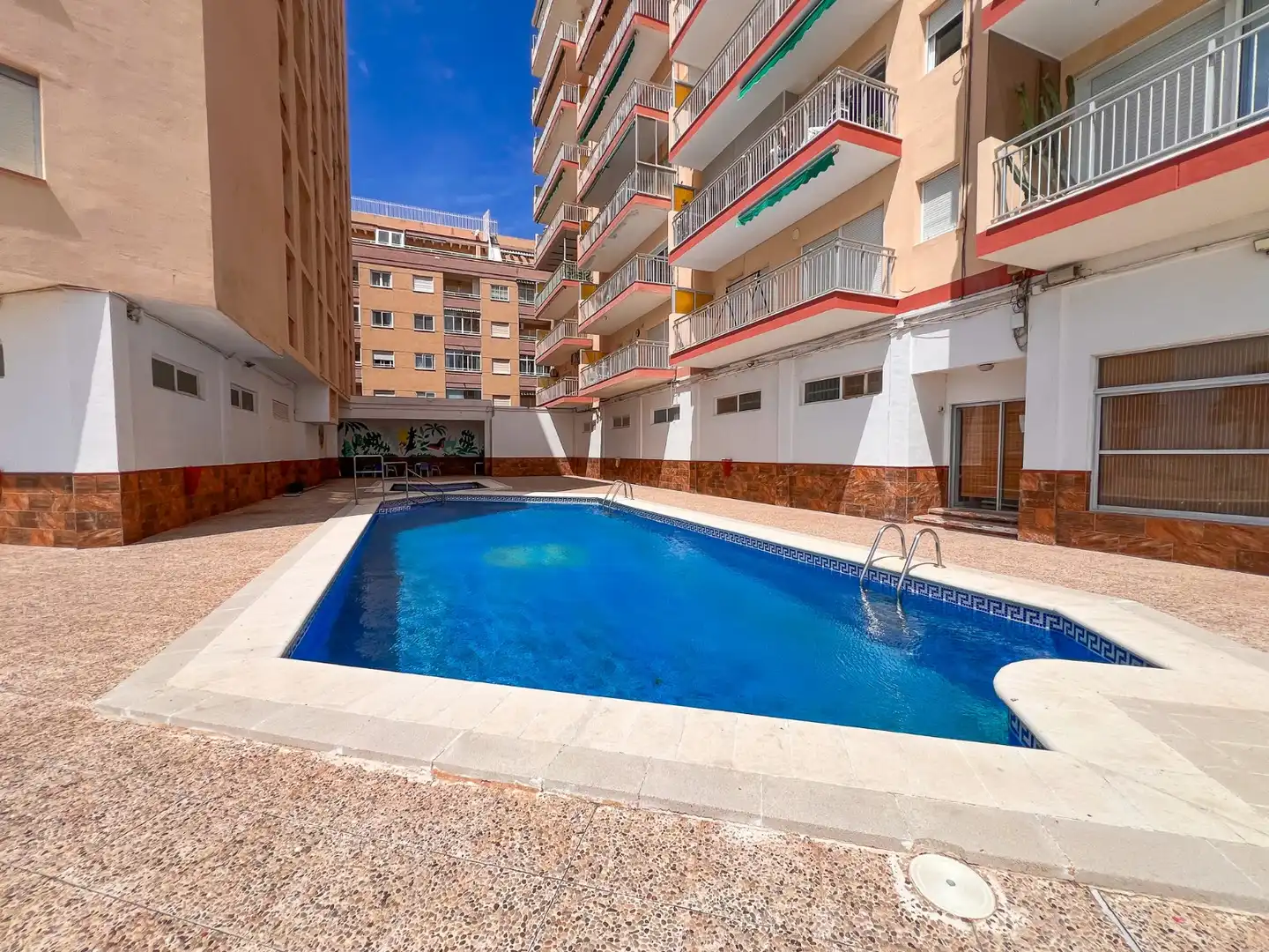 Piscina de Apartamento en venta en Torrevieja con Aire acondicionado, Calefacción y Terraza