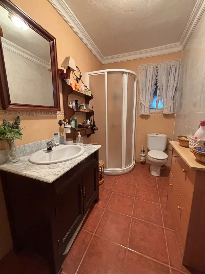 Baño de Finca rústica en venta en Andújar con Aire acondicionado, Jardín privado y Piscina