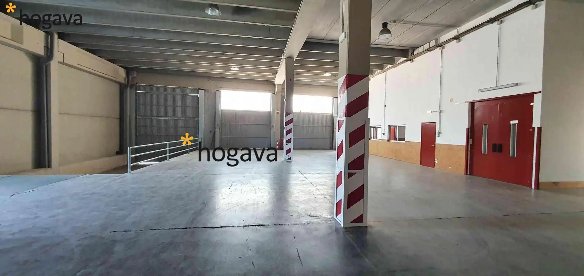 Parkplatz von Fabrikhallen zur Miete in Olesa de Montserrat