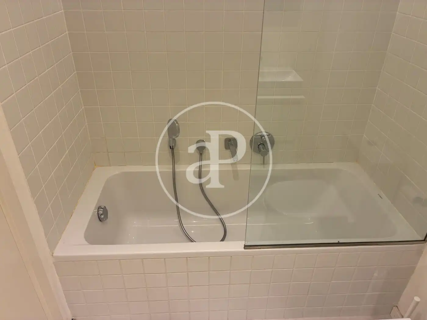 Badezimmer von Dachboden zur Miete in  Palma de Mallorca mit Klimaanlage, Heizung und Terrasse