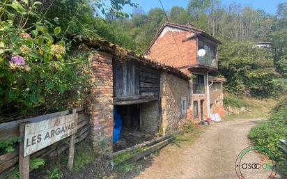 Vista exterior de Casa o xalet en venda en San Martín del Rey Aurelio amb Calefacció i Traster