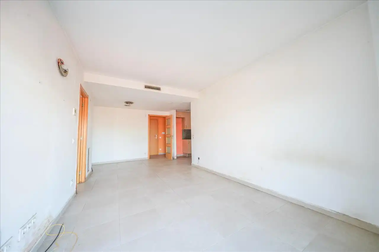 Piso en venta en Celrà con Balcón
