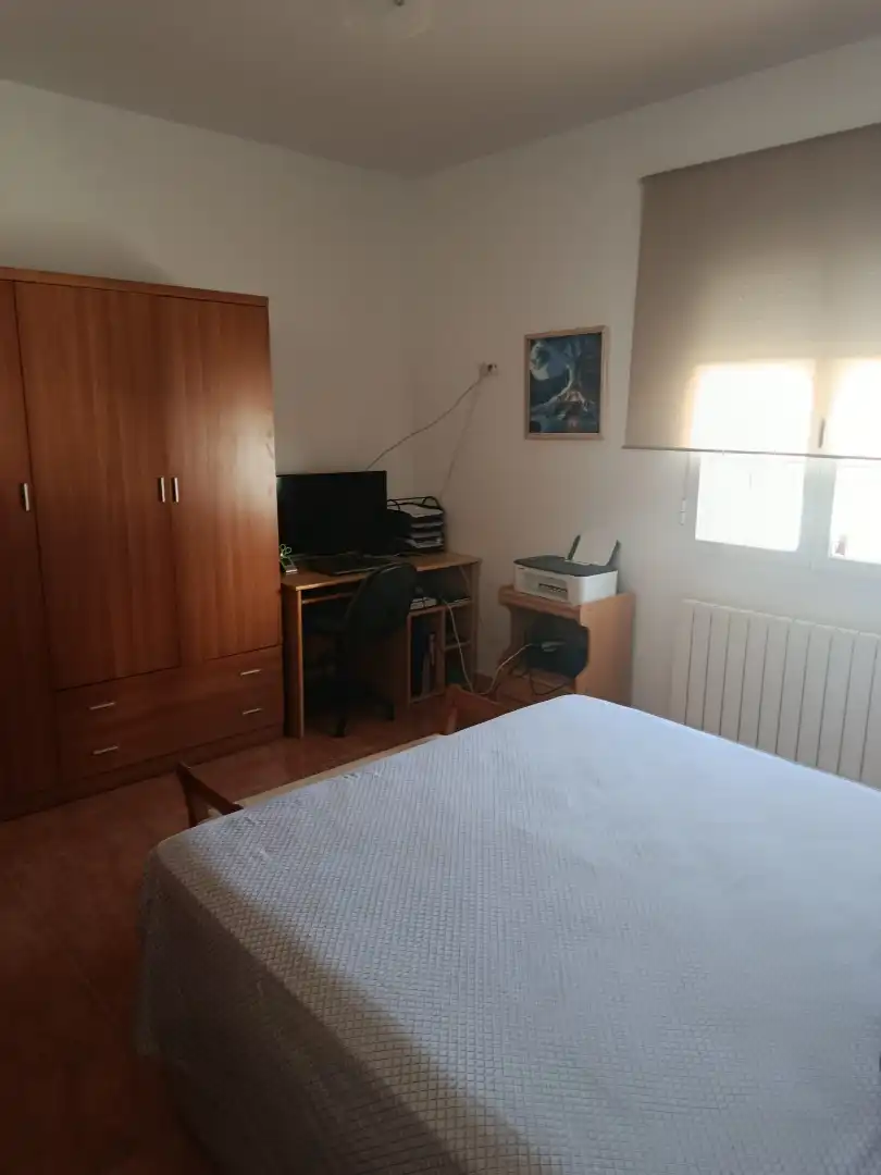 Dormitori de Casa adosada en venda en Mota del Cuervo amb Calefacció, Terrassa i Moblat
