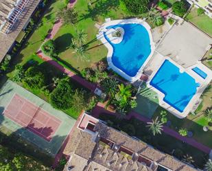 Piscina de Planta baixa en venda en Marbella amb Aire condicionat, Jardí privat i Parquet
