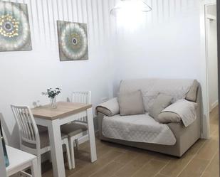Sala d'estar de Pis de lloguer en  Sevilla Capital amb Aire condicionat, Calefacció i Jardí privat
