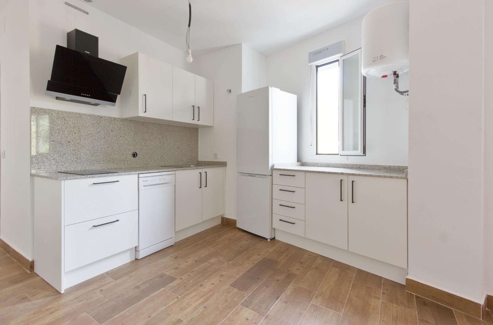 Kitchen of Apartment for sale in Camas  with Storage room