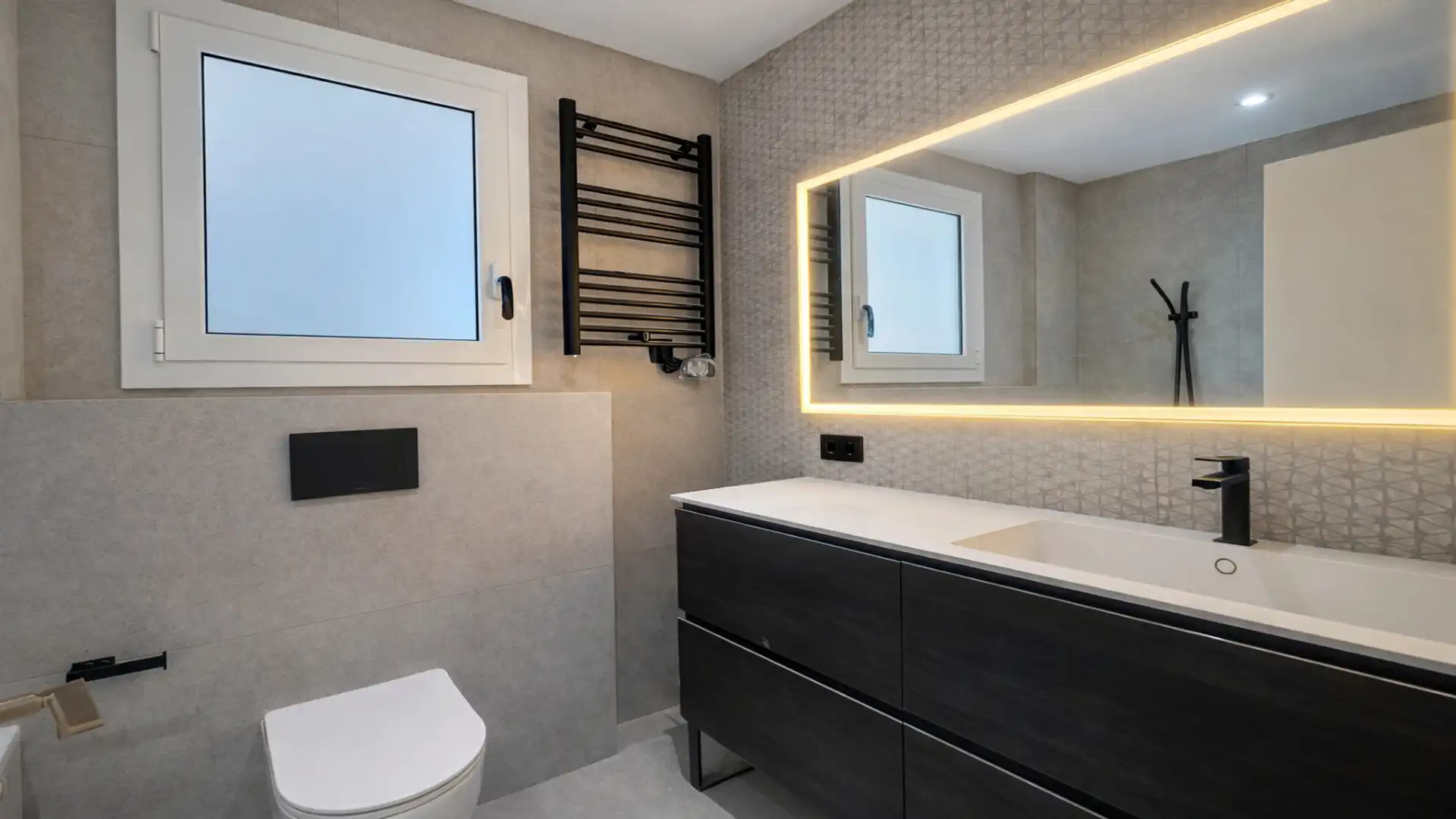 Bathroom of Flat for rent in Barcelona  with Air Conditioner, Heating and Parquet flooring