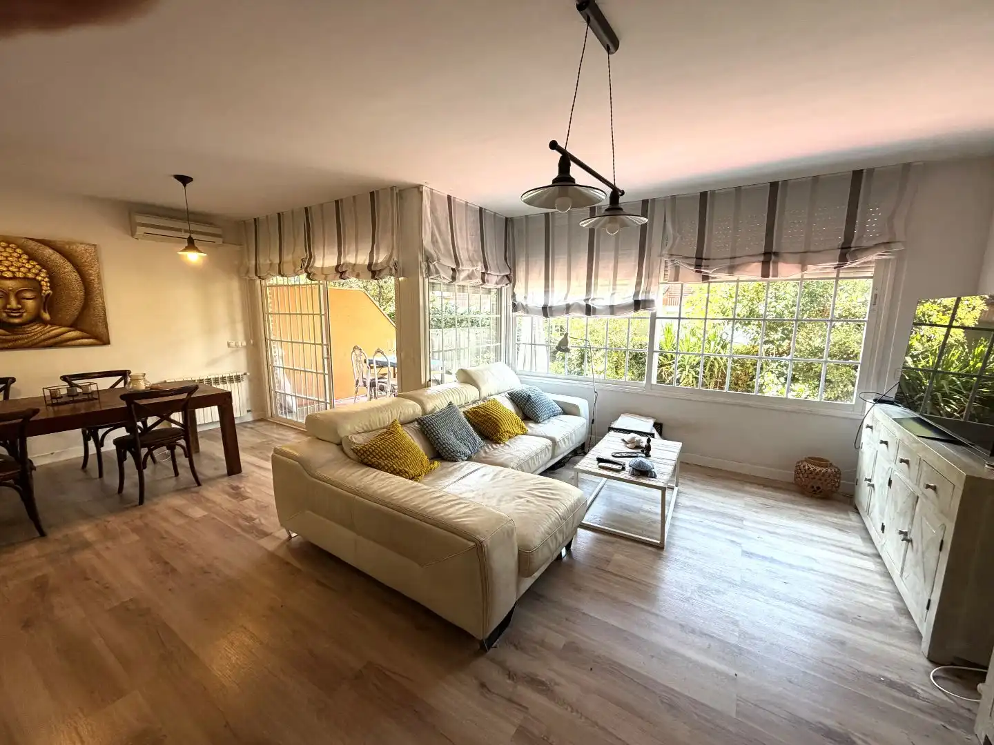 Sala d'estar de Casa o xalet en venda en Villaviciosa de Odón amb Aire condicionat i Terrassa