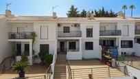 Vista exterior de Casa adosada en venda en Benalmádena amb Aire condicionat, Terrassa i Piscina