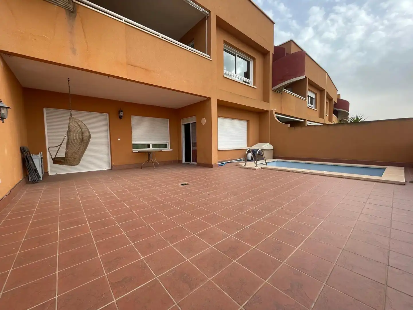 Vista exterior de Apartament en venda en Águilas amb Aire condicionat, Terrassa i Piscina