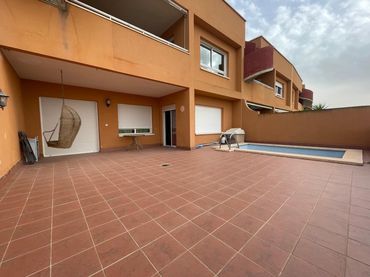 Apartament amb piscina en venda a El Hornillo