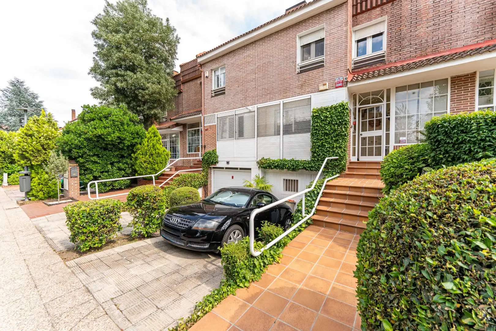 Vista exterior de Casa adosada en venta en Las Rozas de Madrid con Aire acondicionado, Calefacción y Jardín privado