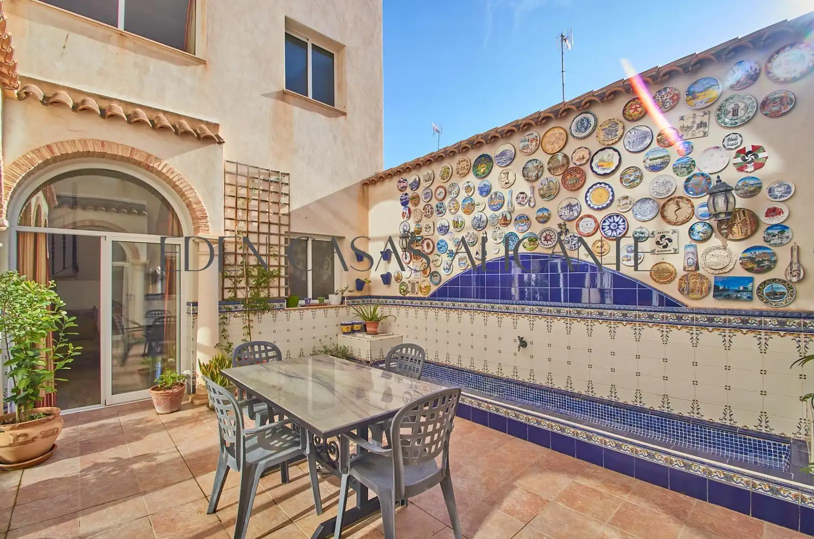 Vista exterior de Casa adosada en venda en San Vicente del Raspeig / Sant Vicent del Raspeig amb Aire condicionat, Jardí privat i Parquet