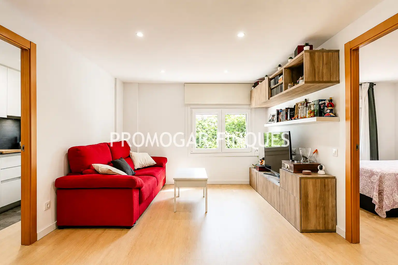 Living room of Flat for sale in Ripollet  with Parquet flooring, Terrace and Oven