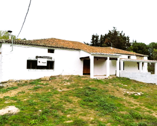 Vista exterior de Finca rústica en venda en Navahondilla amb Jardí privat, Terrassa i Traster